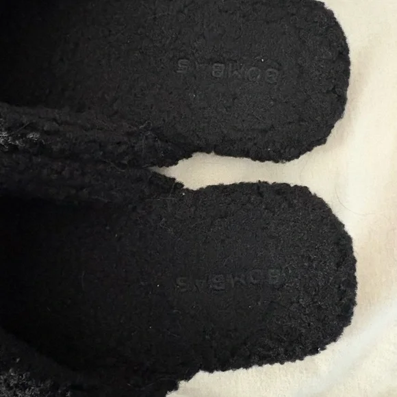 Bombas Cozy Black Slippers size 6 - Picture 5 of 7